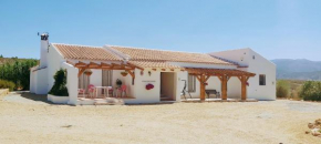 2-Bed Villa with pool garden & parking near Seron Serón